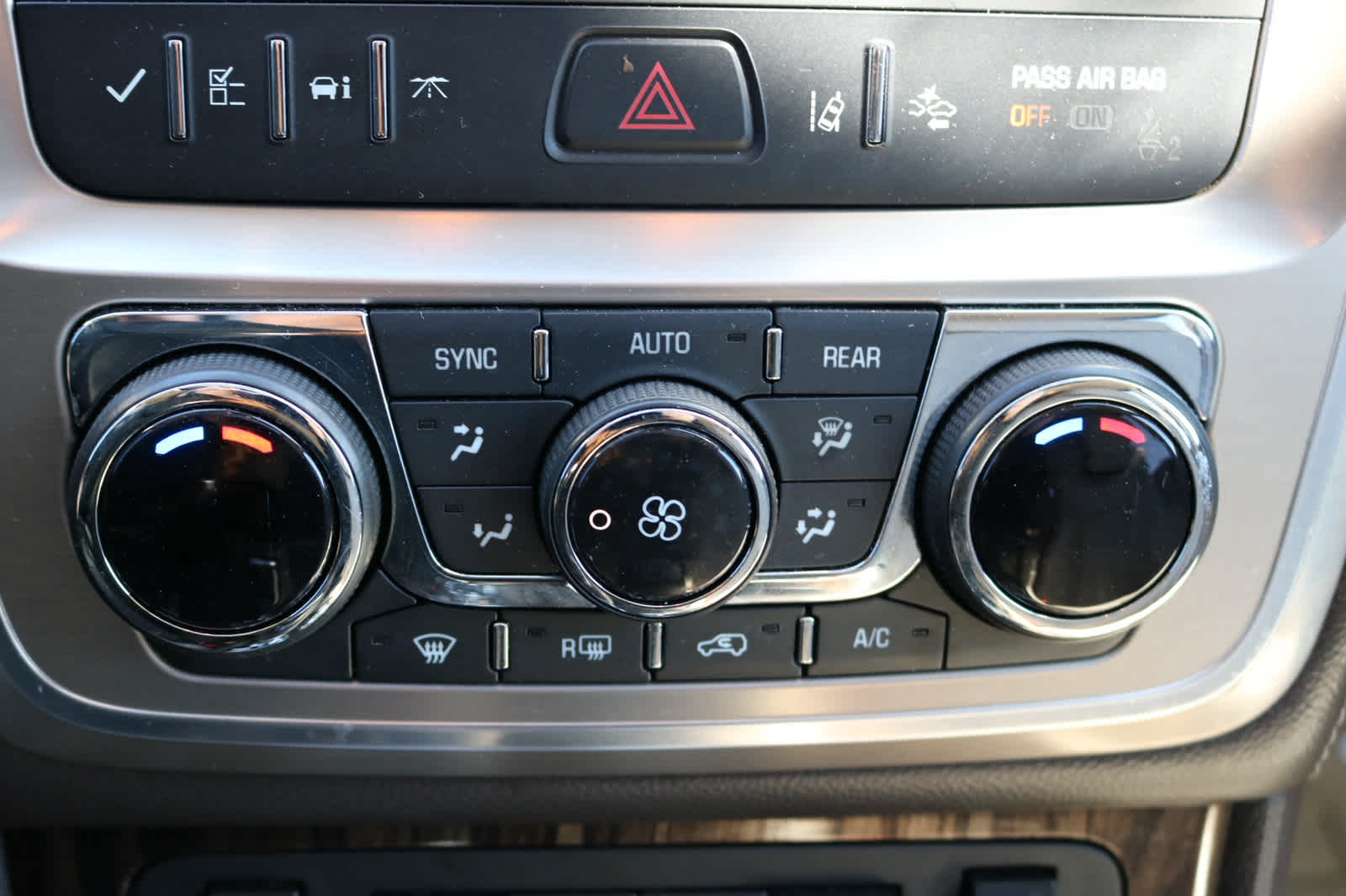 Thumbnail: 2015 GMC Acadia - 17