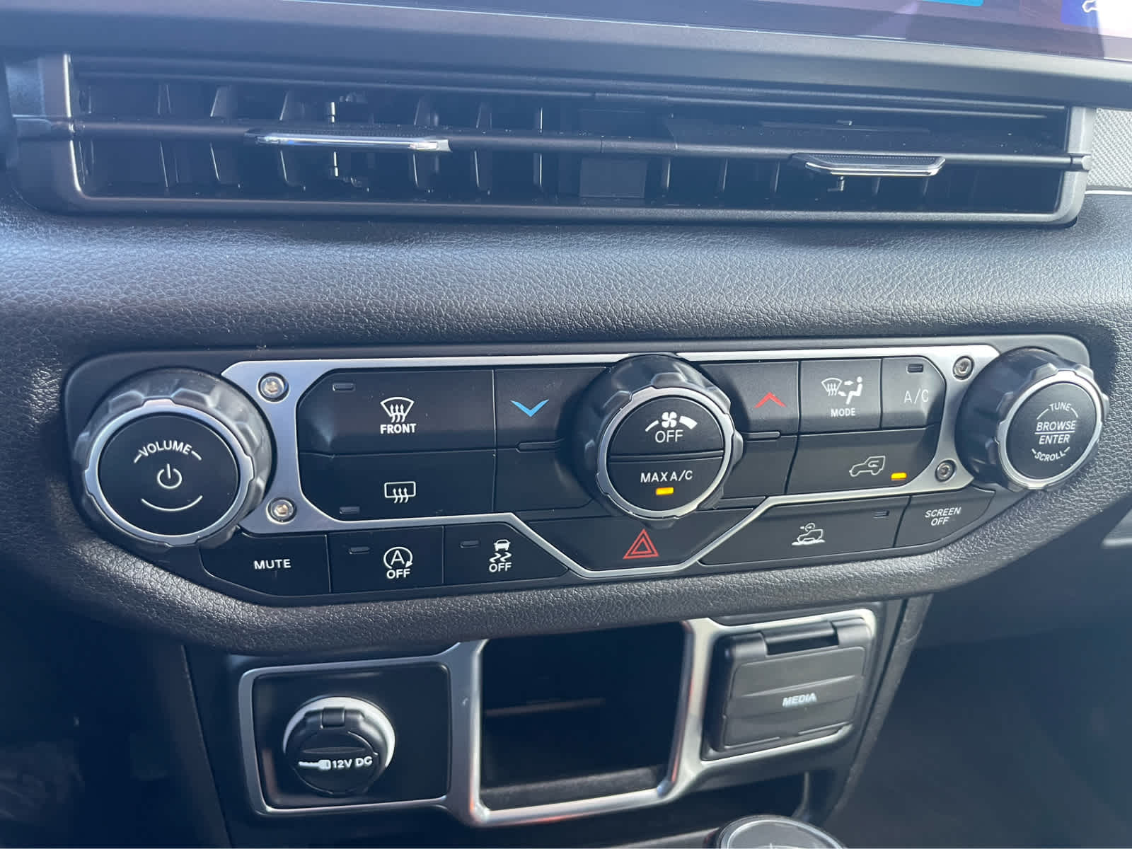 Thumbnail: 2024 Jeep Wrangler - 14