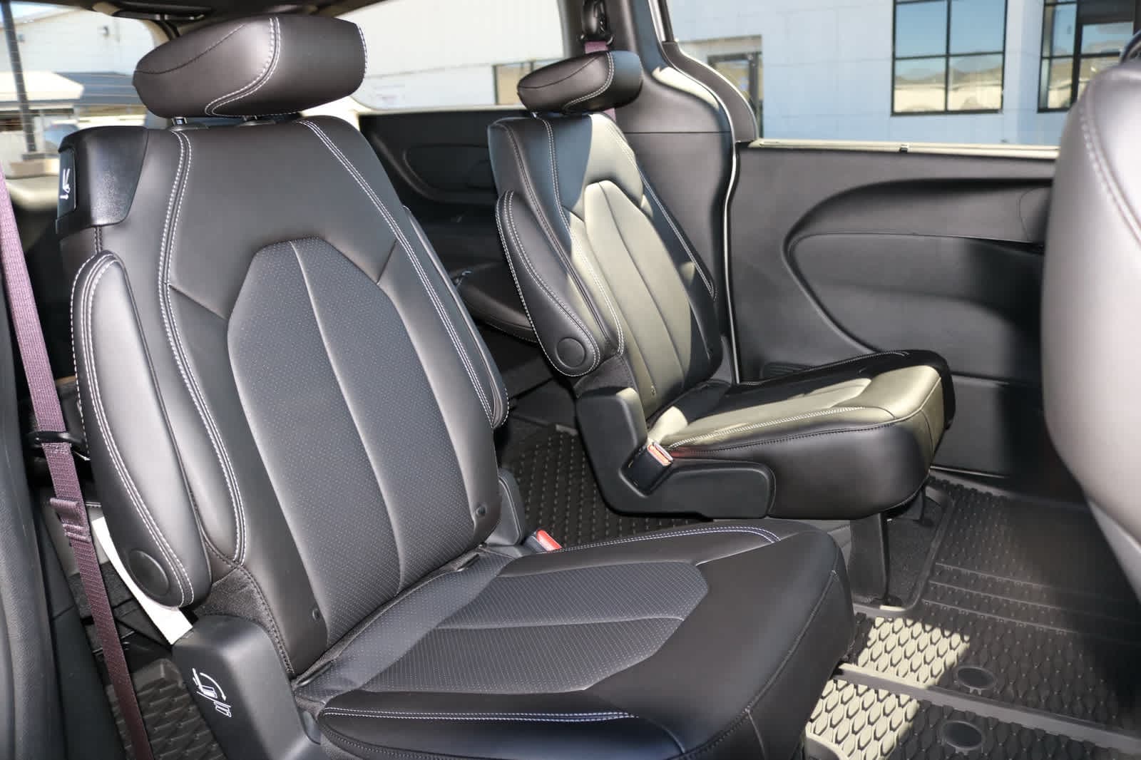 Thumbnail: 2026 Chrysler Voyager - 23