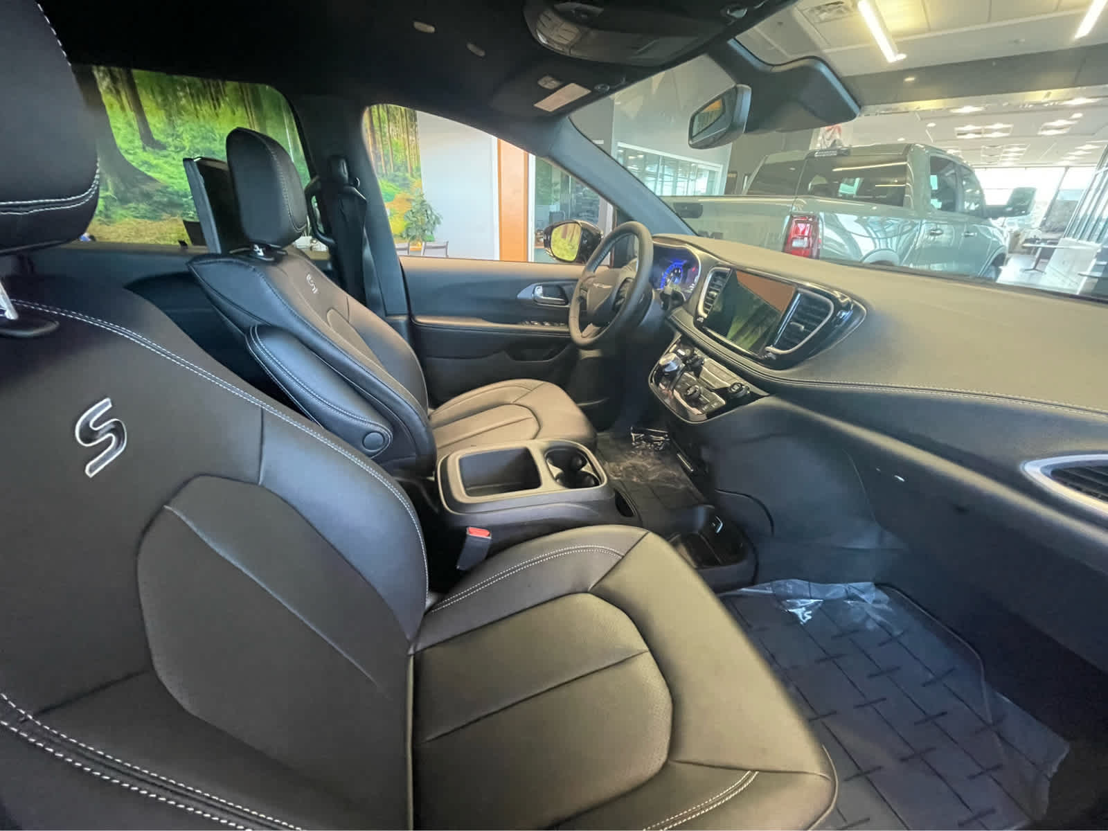 Thumbnail: 2026 Chrysler Pacifica - 24