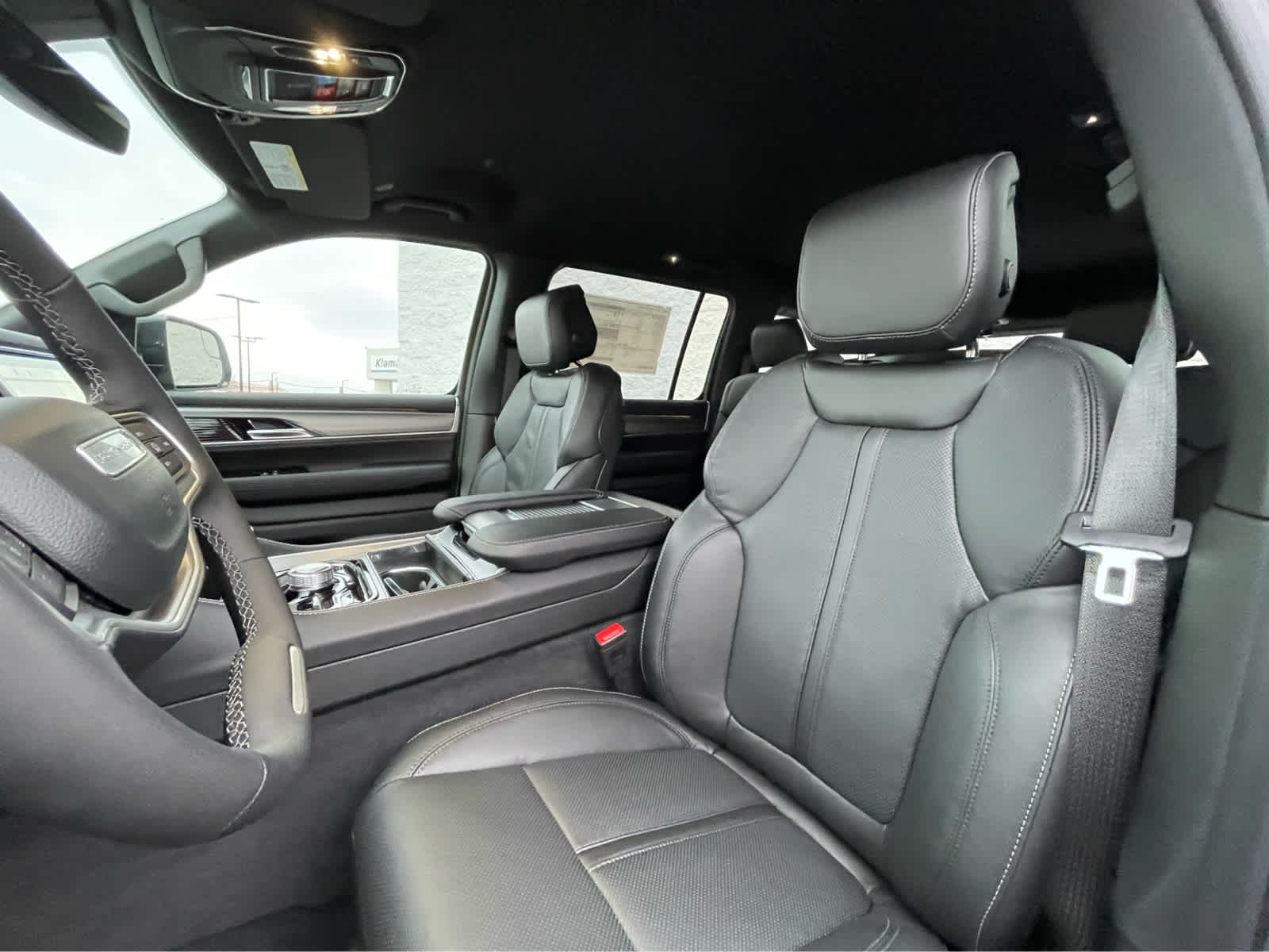 Thumbnail: 2026 Jeep Grand Wagoneer - 21