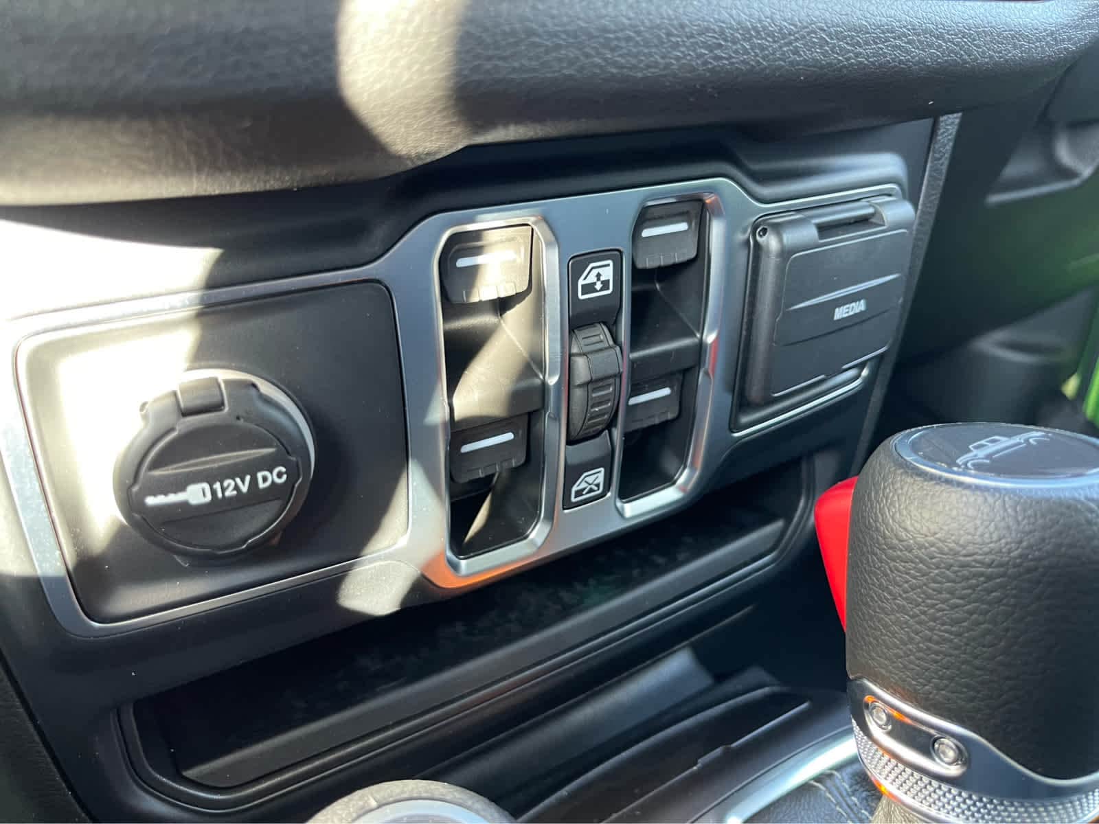 Thumbnail: 2025 Jeep Gladiator - 18