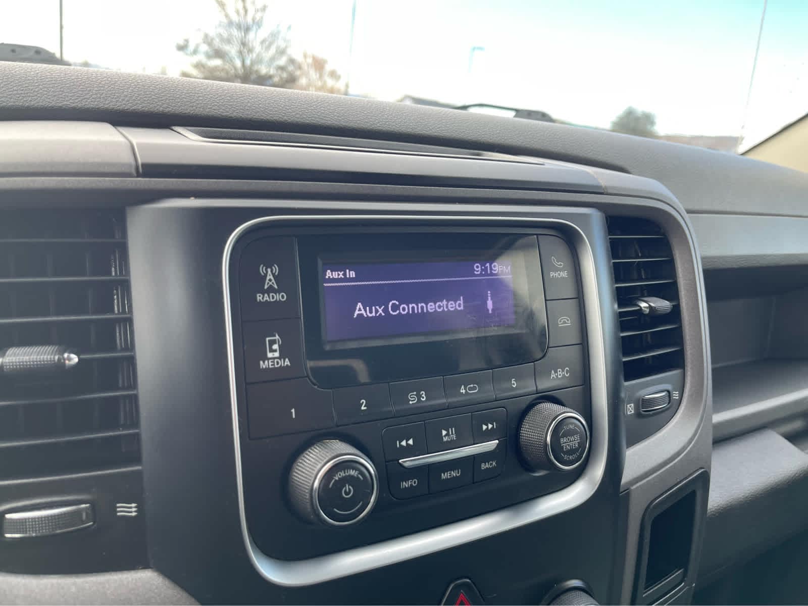 Thumbnail: 2019 RAM 1500 Classic - 15