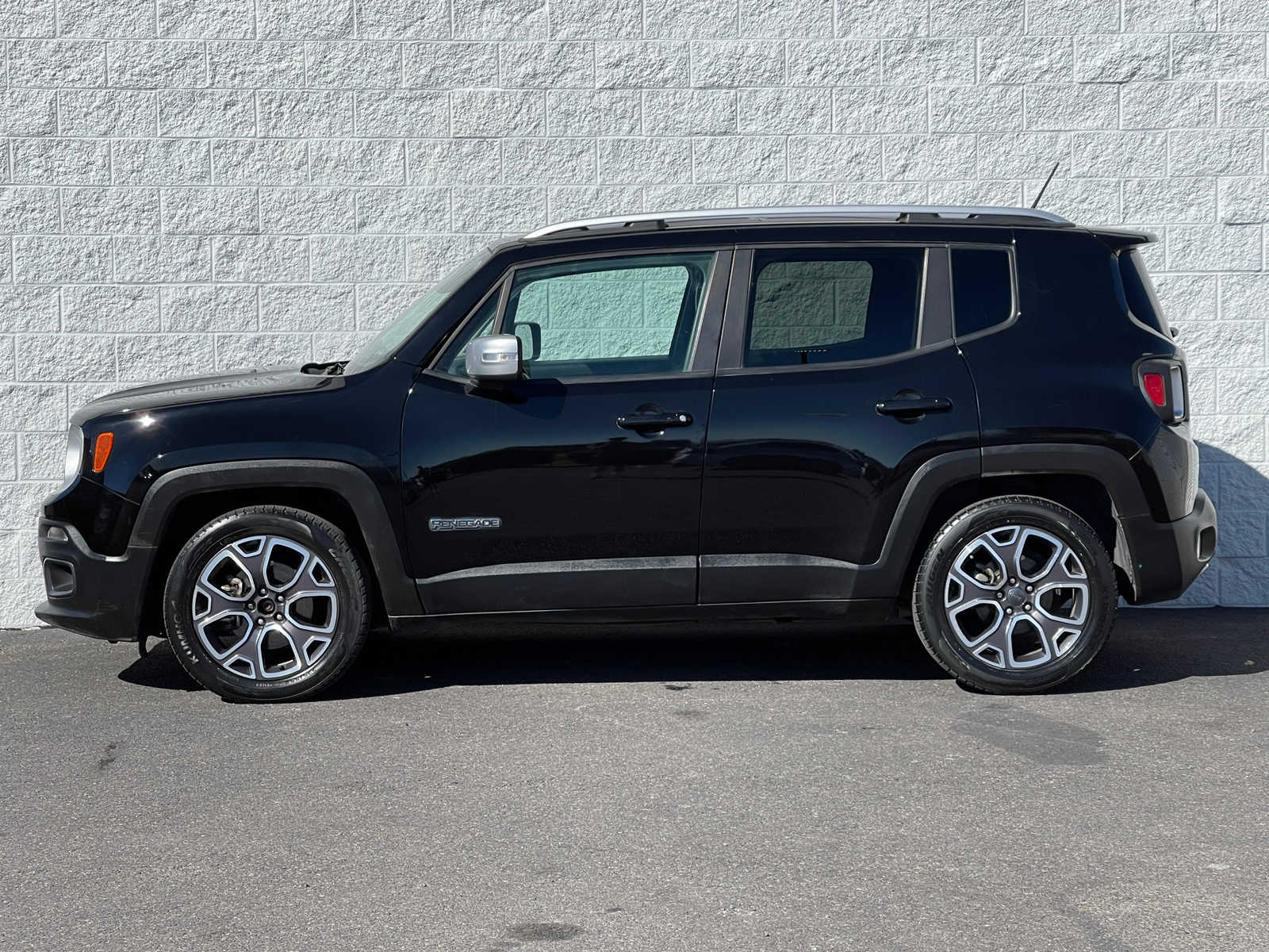 Used 2016 Jeep Renegade Limited with VIN ZACCJADT2GPC69223 for sale in Klamath Falls, OR