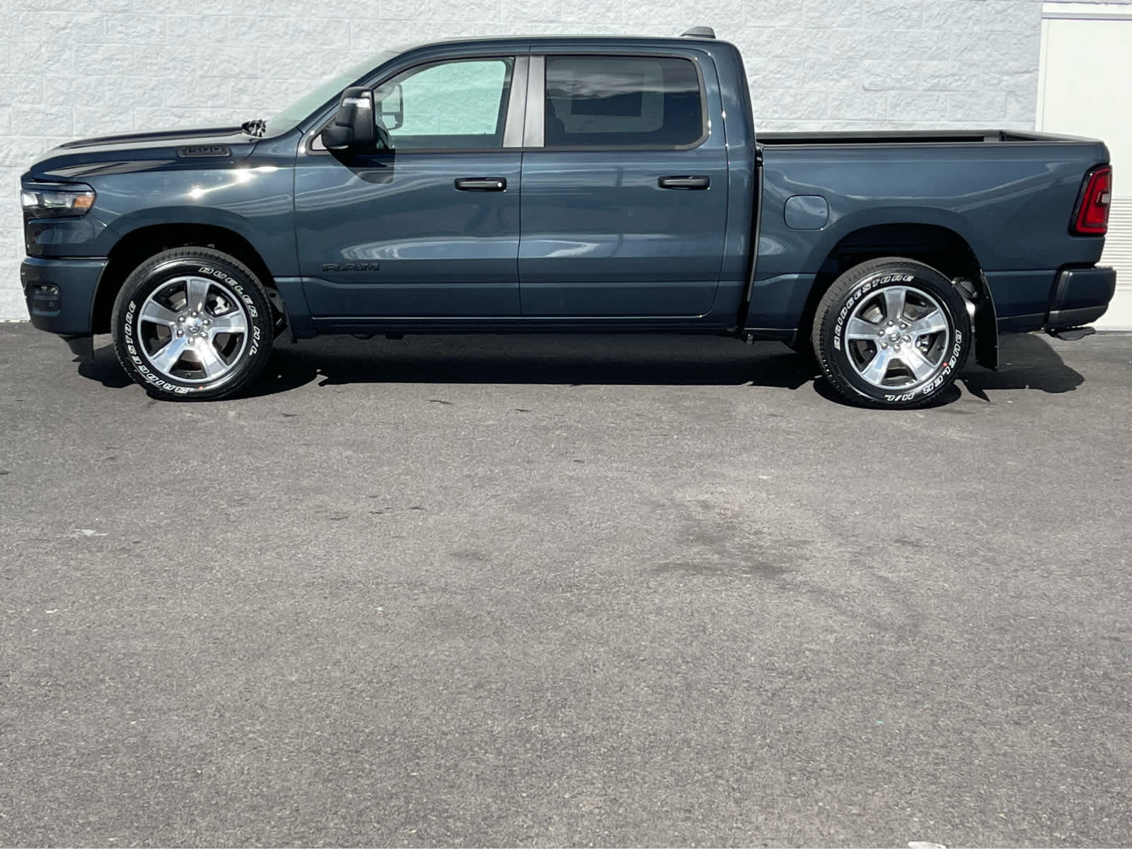 Thumbnail: 2026 RAM 1500 - 4