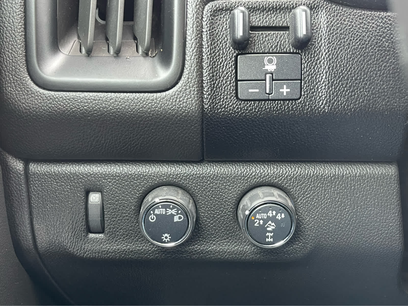 Thumbnail: 2018 Chevrolet Colorado - 14