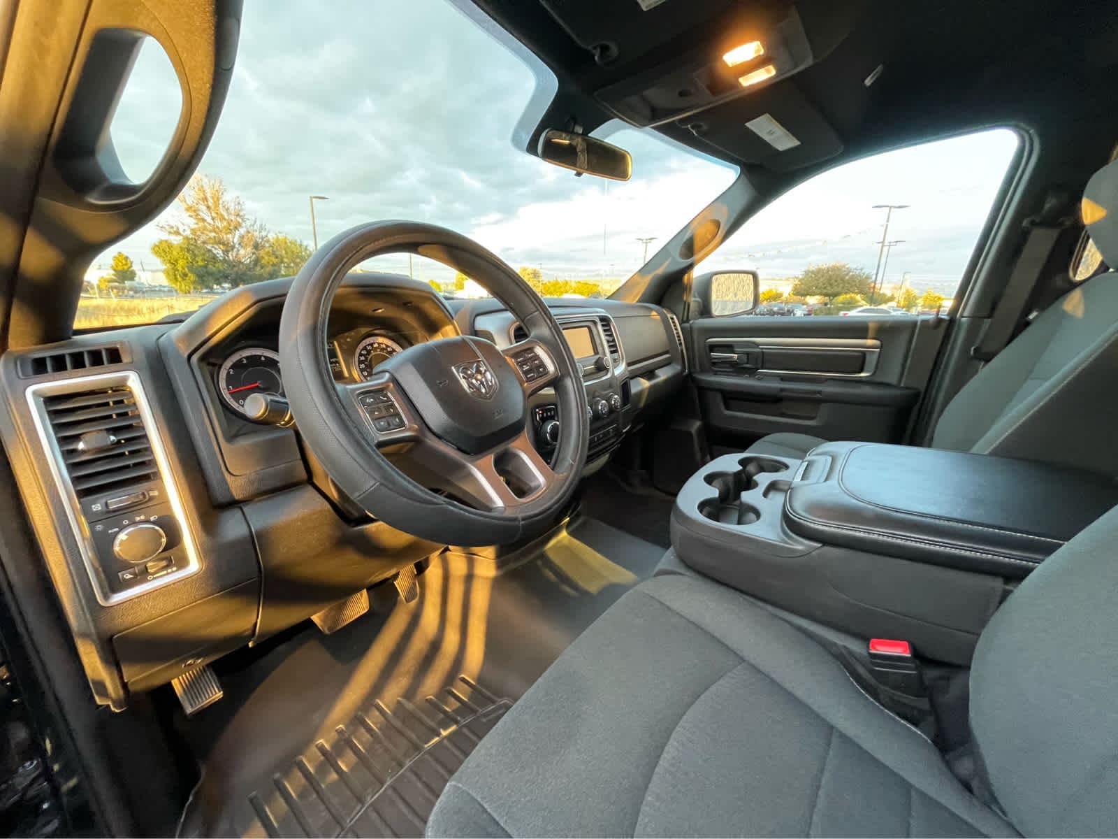 Thumbnail: 2022 RAM 1500 Classic - 2