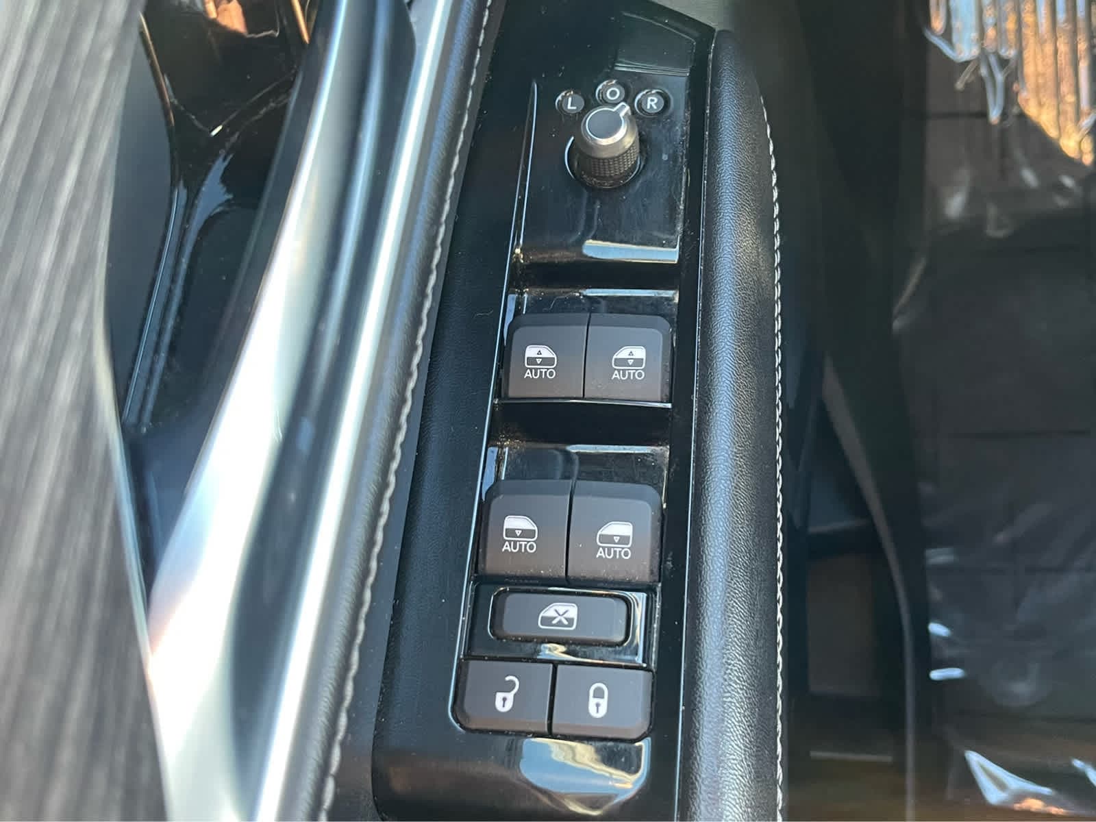 Thumbnail: 2023 Jeep Wagoneer - 17