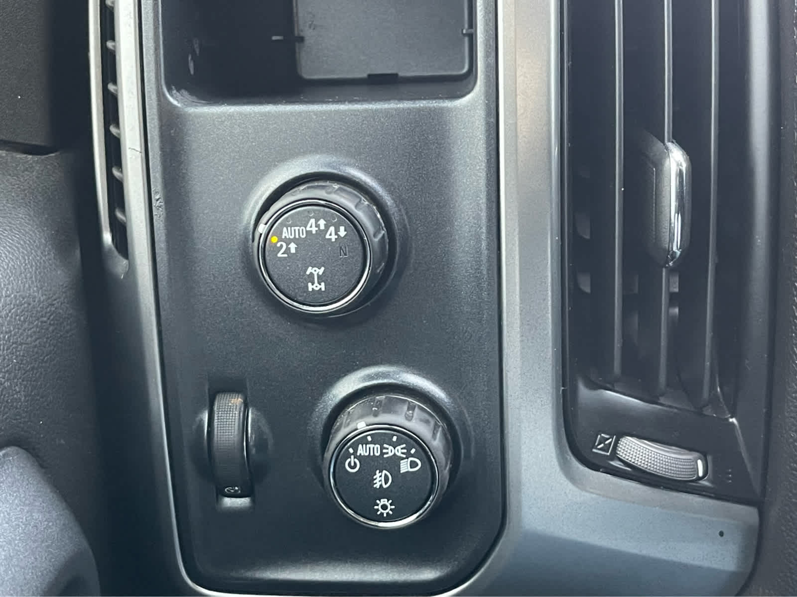 Thumbnail: 2018 Chevrolet Silverado 1500 - 17