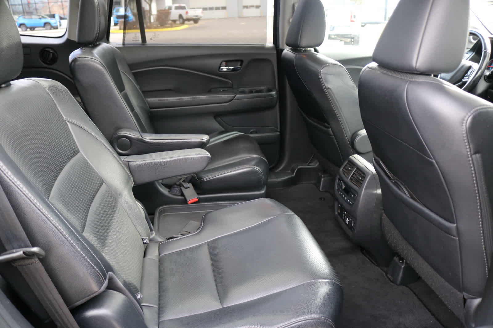 Thumbnail: 2019 Honda Pilot - 25