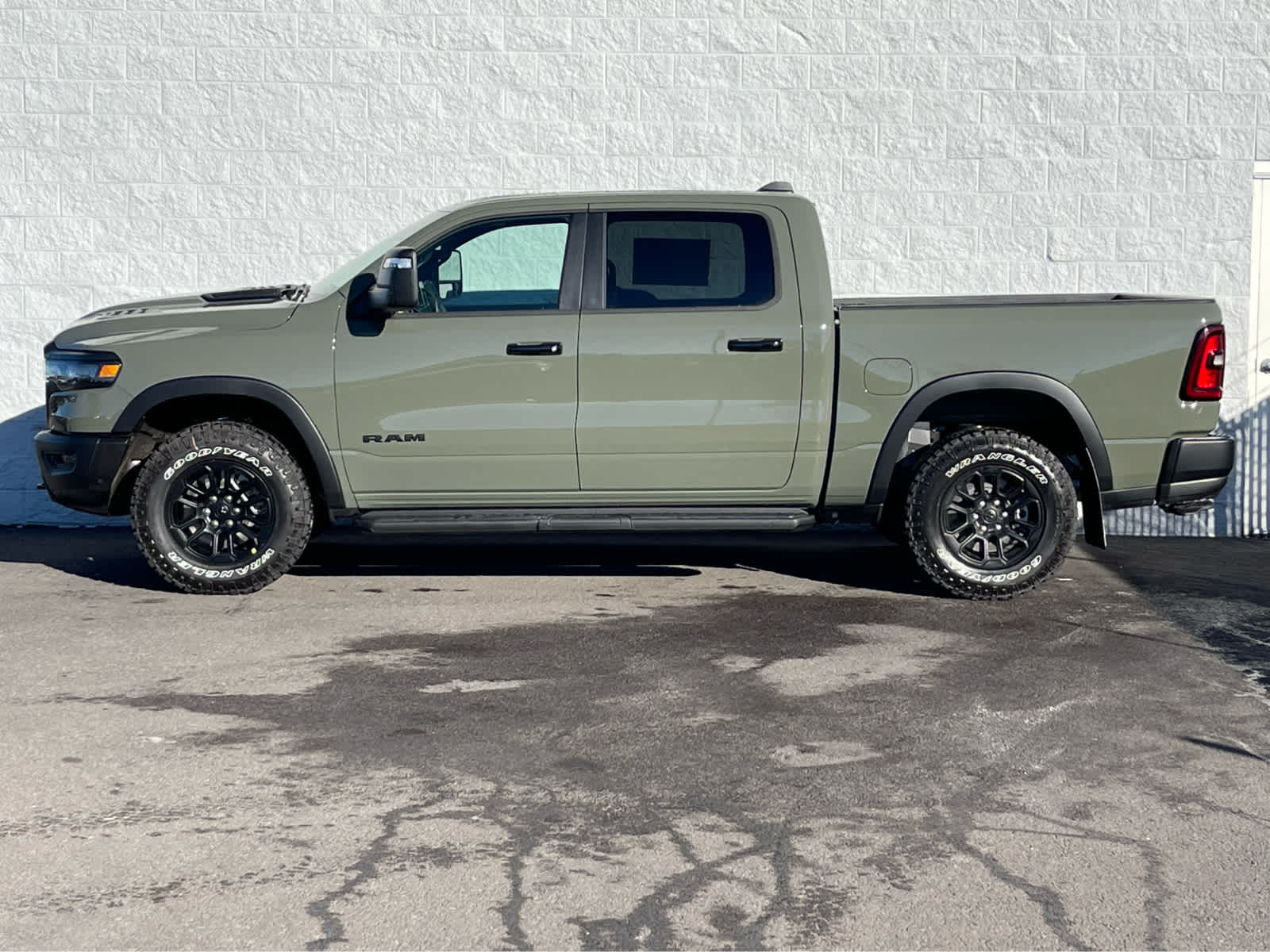 Thumbnail: 2026 RAM 1500 - 4