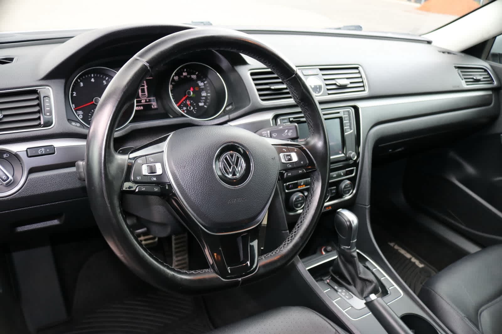 Thumbnail: 2017 Volkswagen Passat - 23