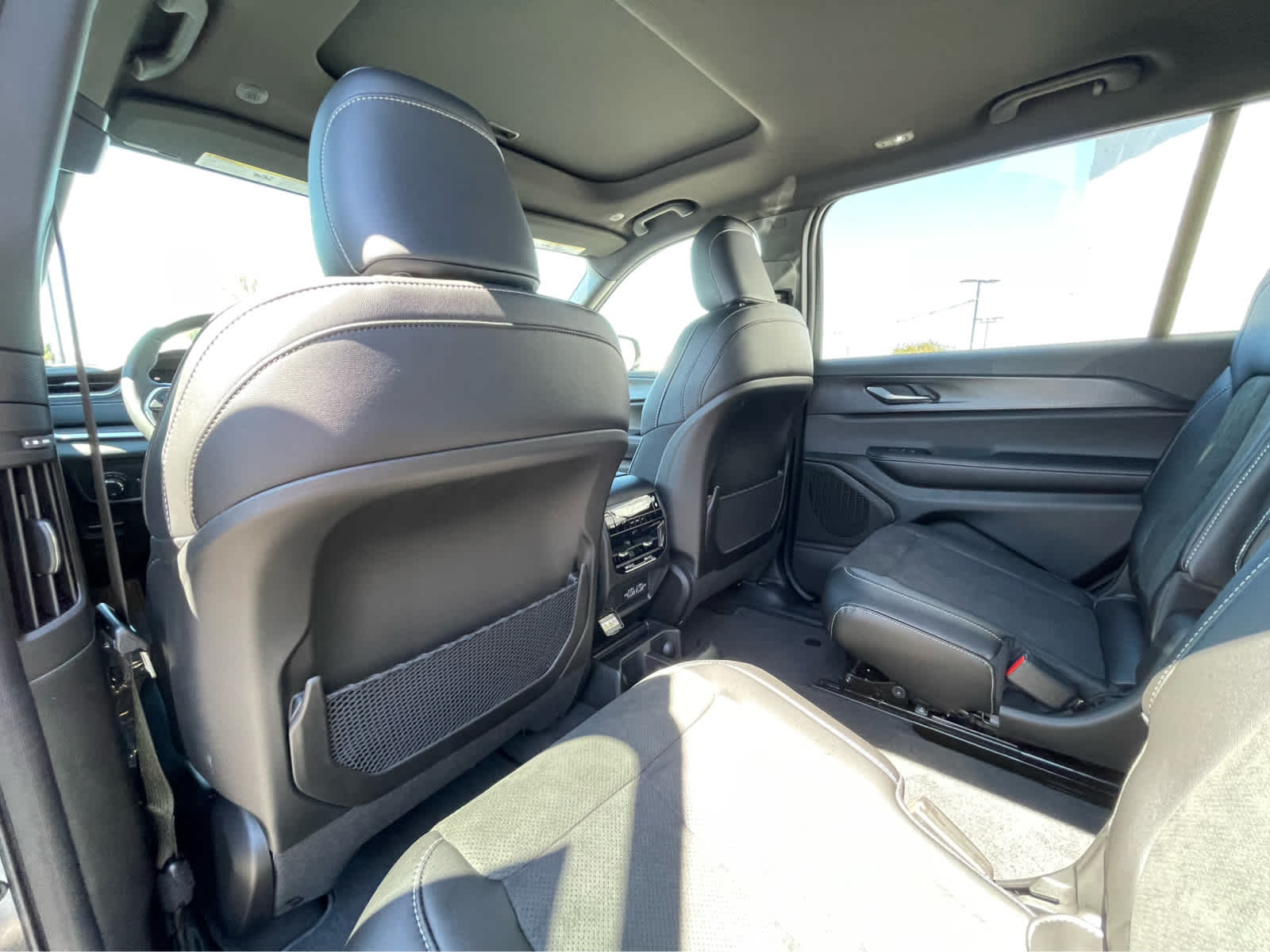 Thumbnail: 2025 Jeep Grand Cherokee - 22