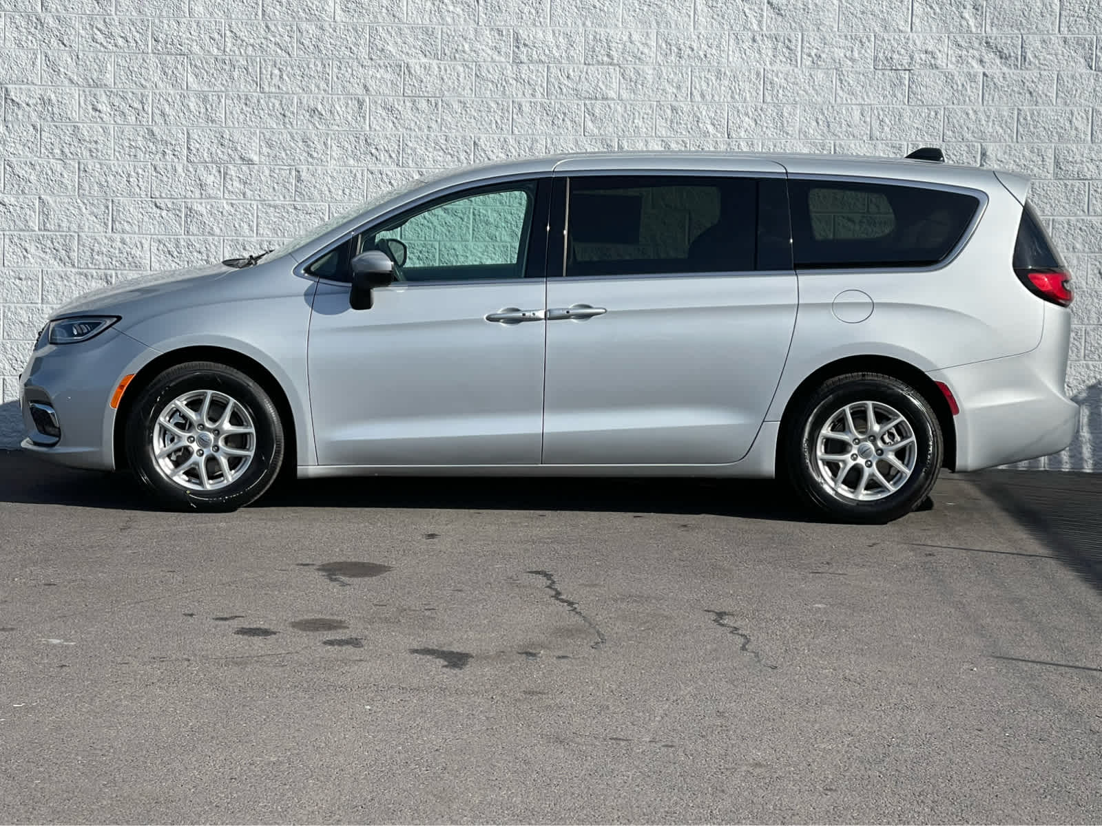 Used 2023 Chrysler Pacifica Touring L with VIN 2C4RC1BG3PR594145 for sale in Klamath Falls, OR