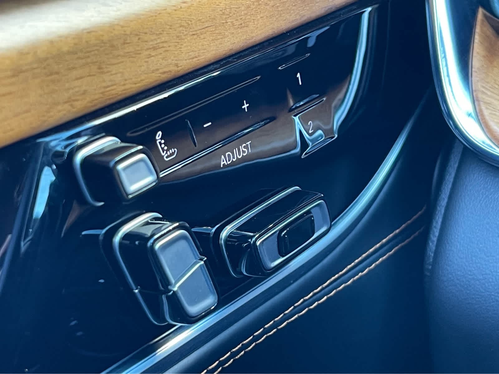 Thumbnail: 2022 Jeep Grand Wagoneer - 19