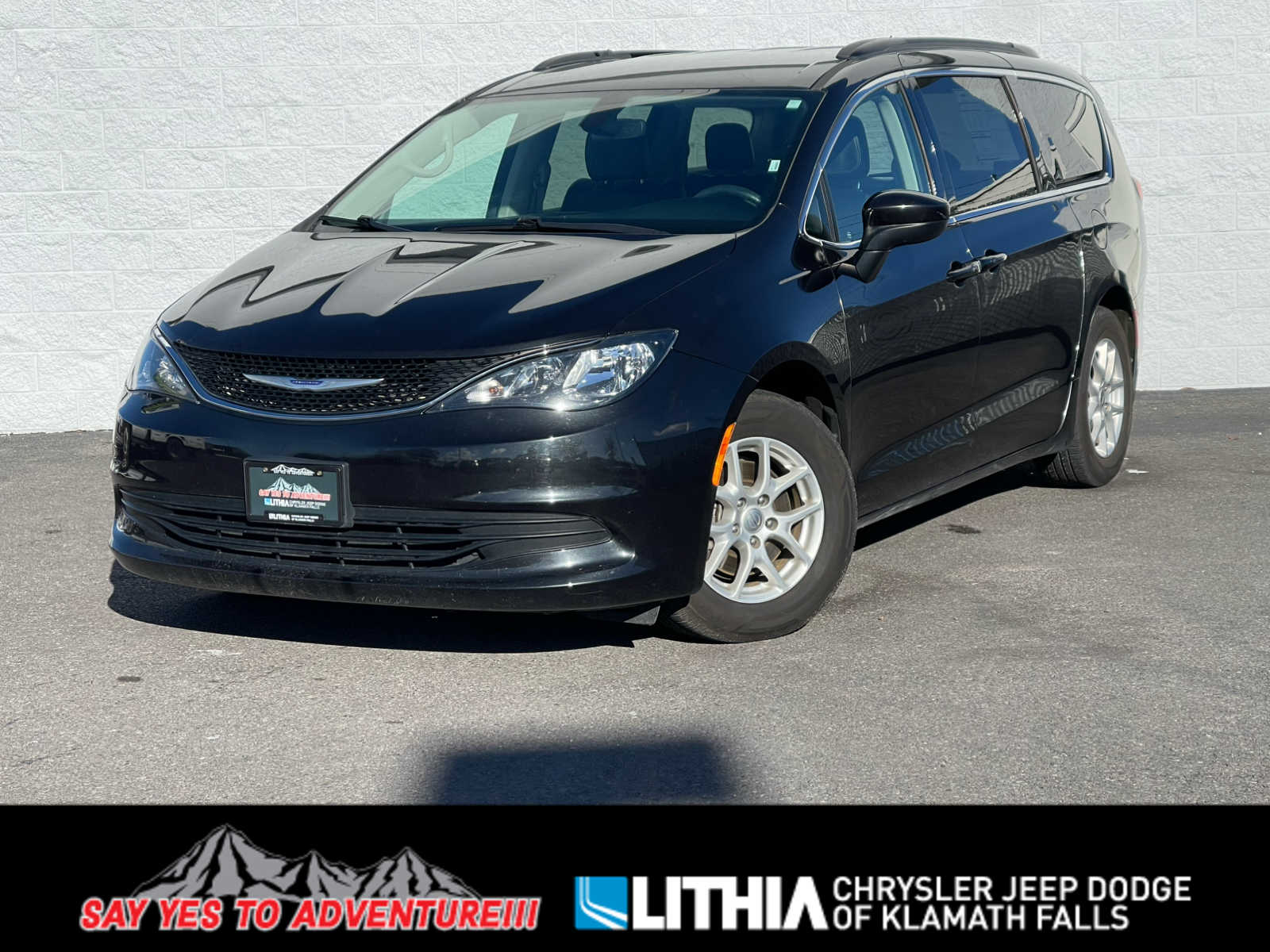 2020 Chrysler Voyager's photo