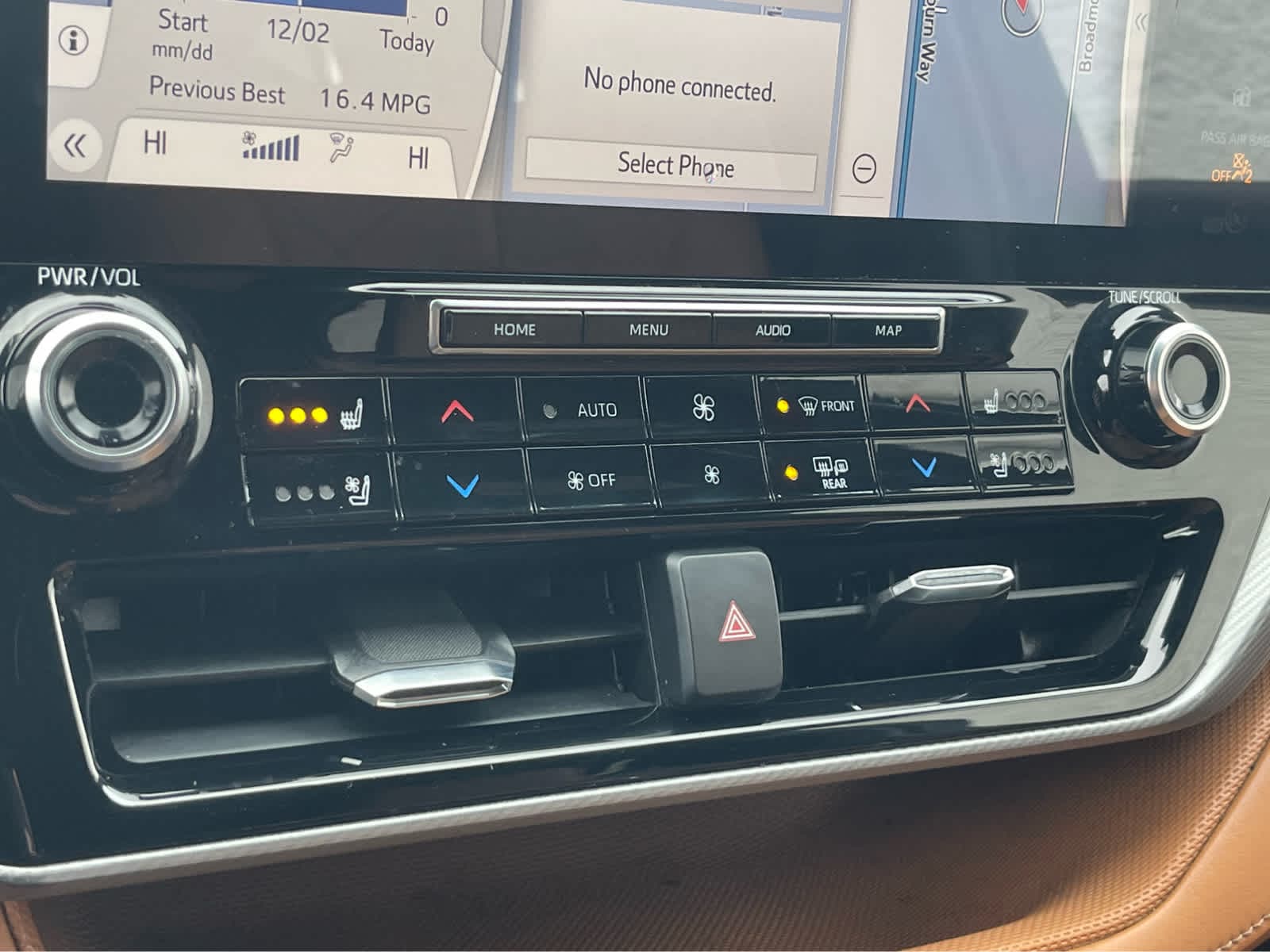 Thumbnail: 2021 Toyota Highlander - 16