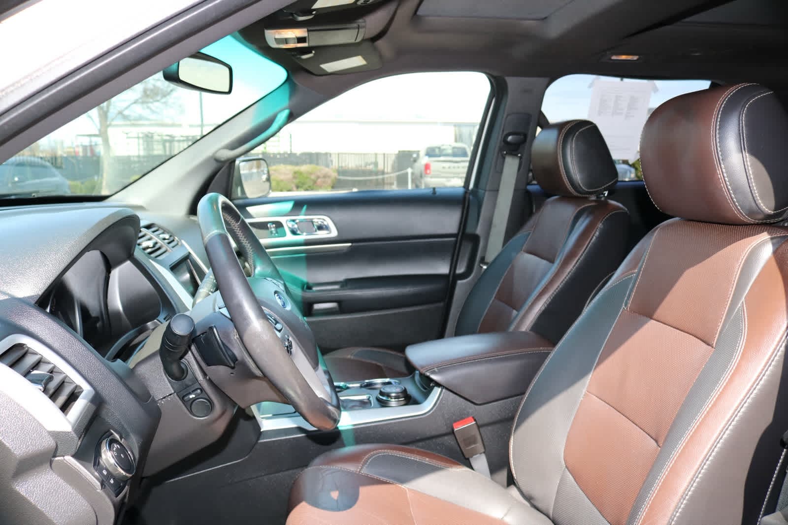Thumbnail: 2015 Ford Explorer - 28