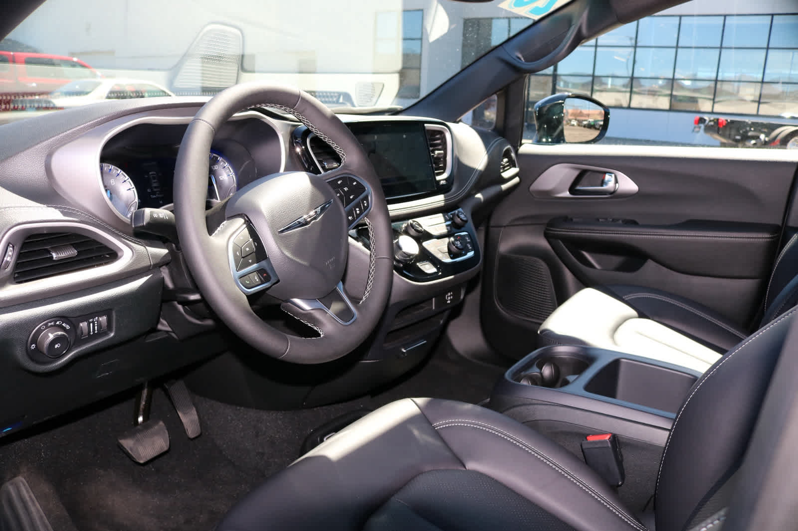 Thumbnail: 2026 Chrysler Pacifica - 7