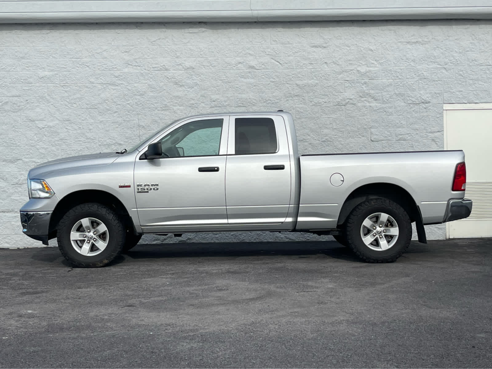 Thumbnail: 2019 RAM 1500 Classic - 4