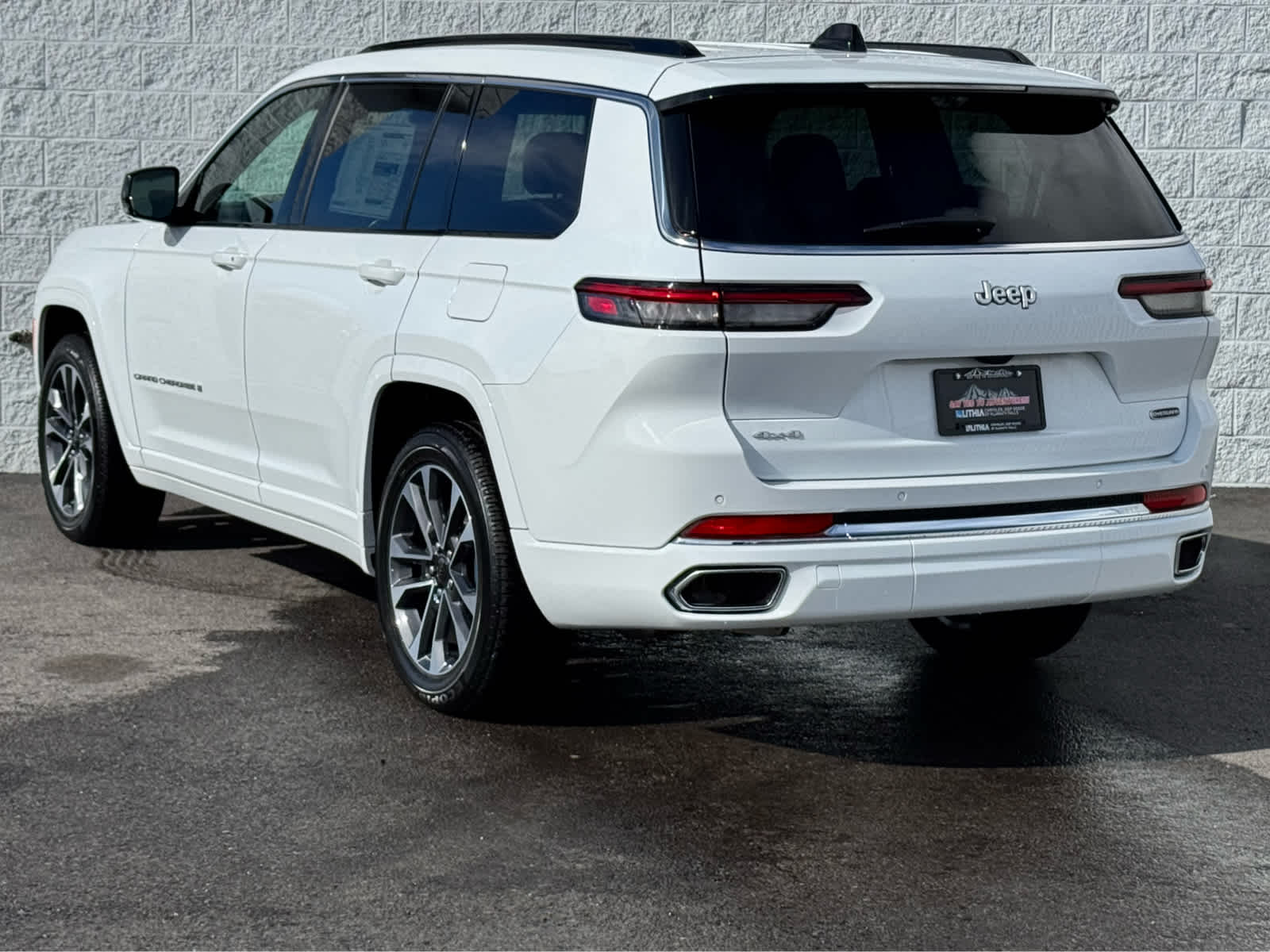 2025 Jeep Grand Cherokee Overland photo 3
