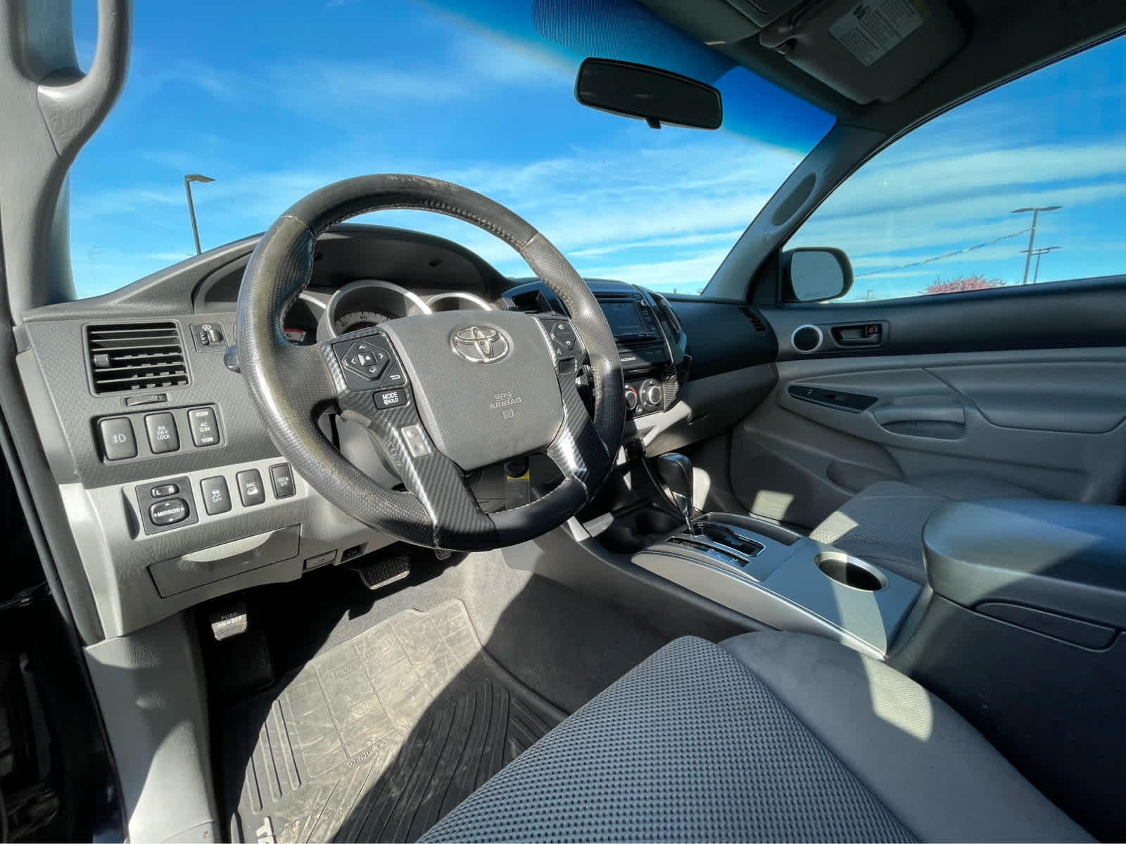Used 2015 Toyota Tacoma Base with VIN 3TMLU4EN9FM165211 for sale in Klamath Falls, OR