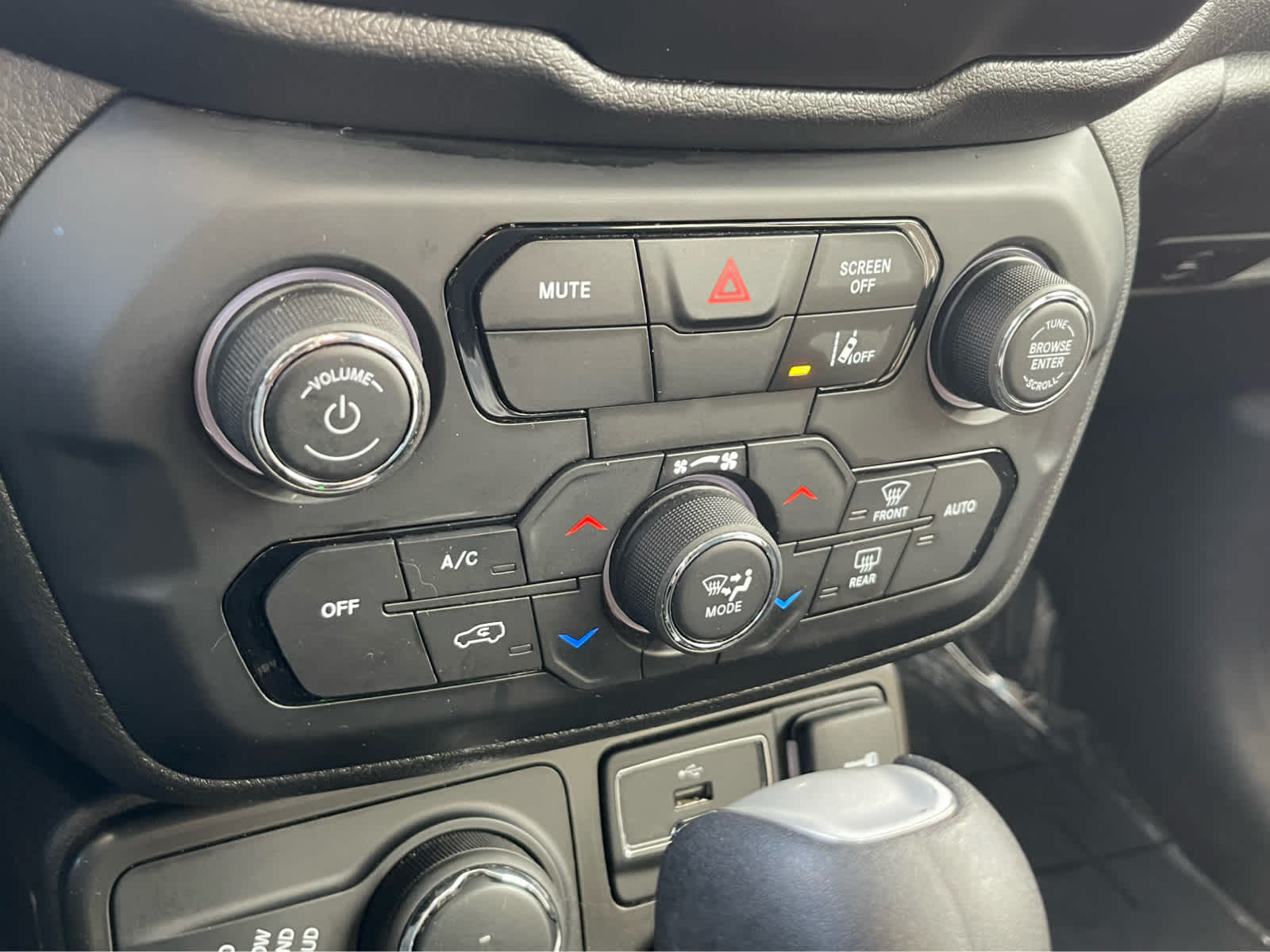 Thumbnail: 2021 Jeep Renegade - 16