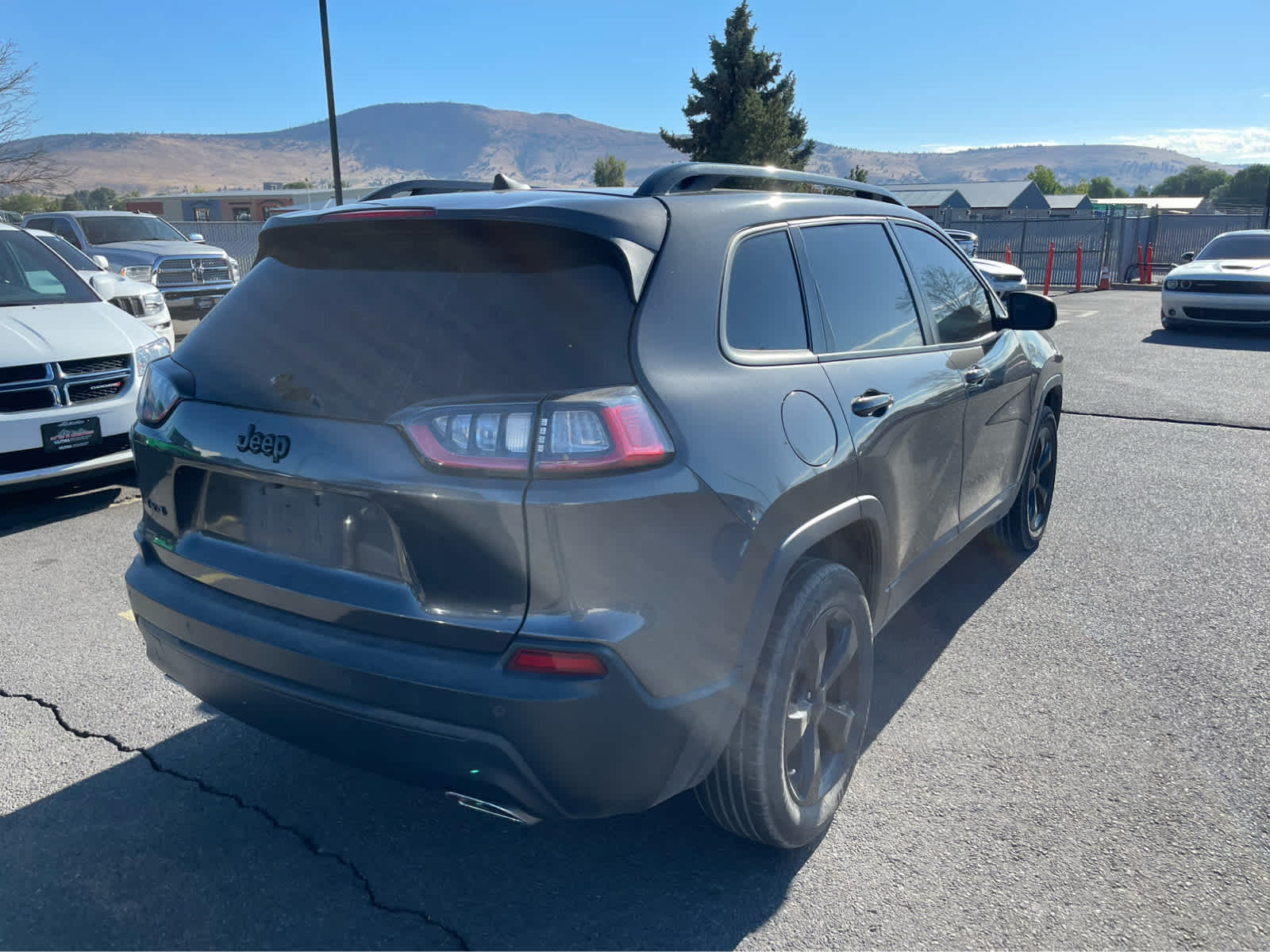 Thumbnail: 2020 Jeep Cherokee - 4