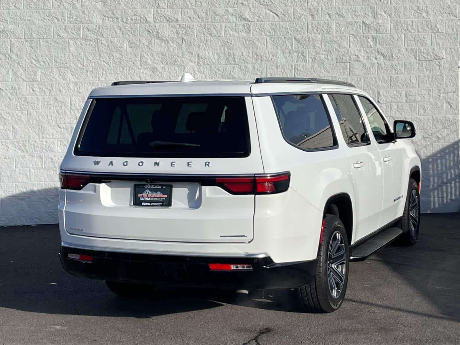 Thumbnail: 2023 Jeep Wagoneer - 7