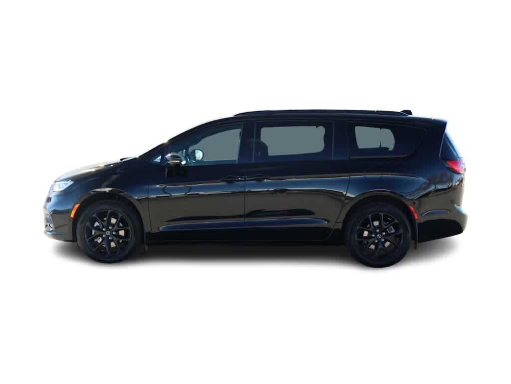 Thumbnail: 2026 Chrysler Pacifica - 3