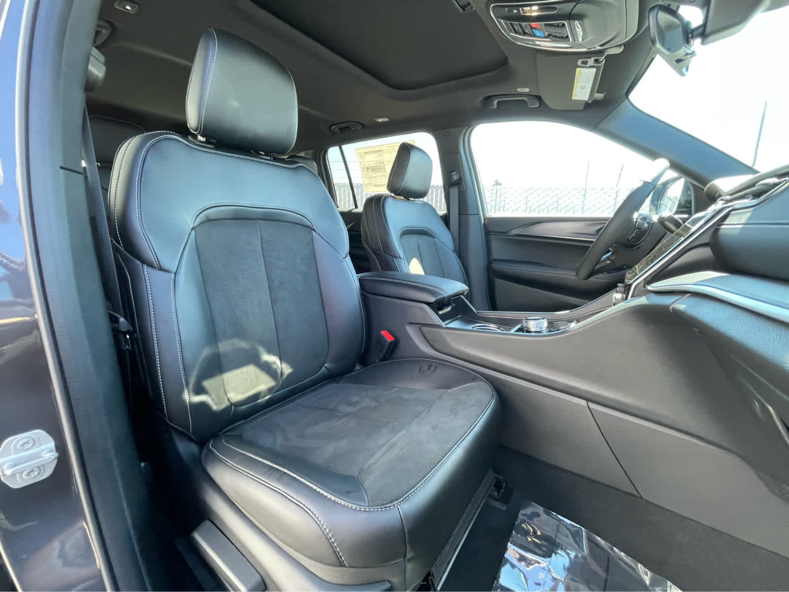 Thumbnail: 2025 Jeep Grand Cherokee - 29