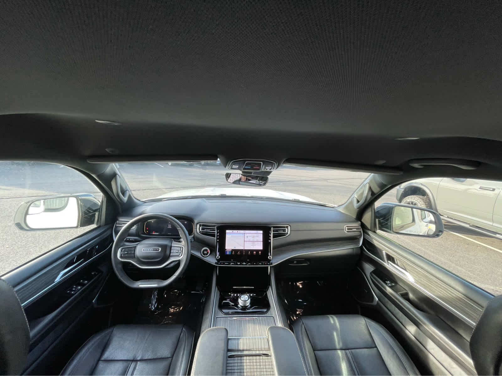 Thumbnail: 2023 Jeep Wagoneer - 13