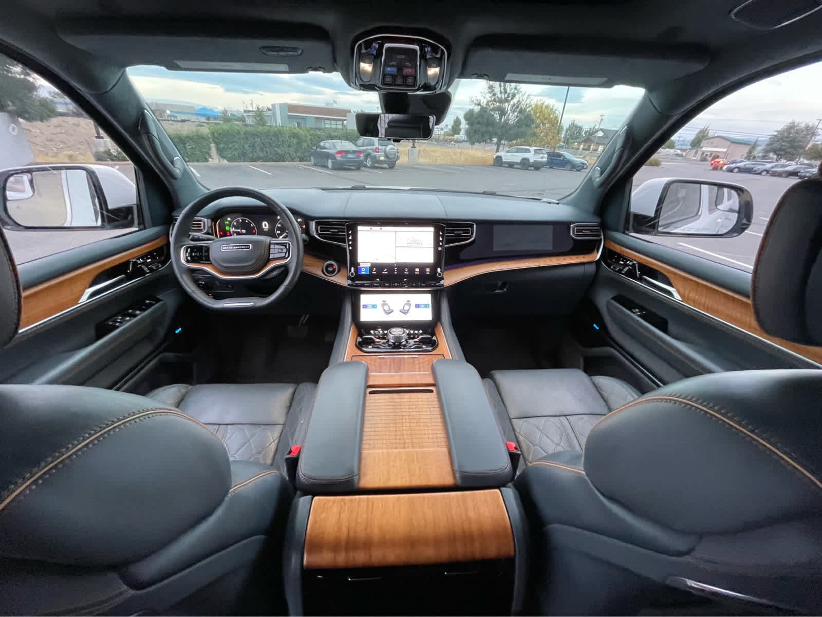 Thumbnail: 2022 Jeep Grand Wagoneer - 12