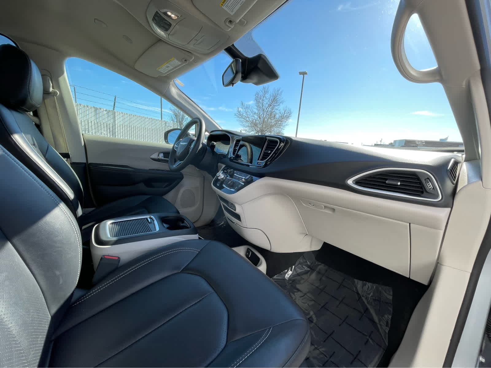 Thumbnail: 2024 Chrysler Pacifica - 26