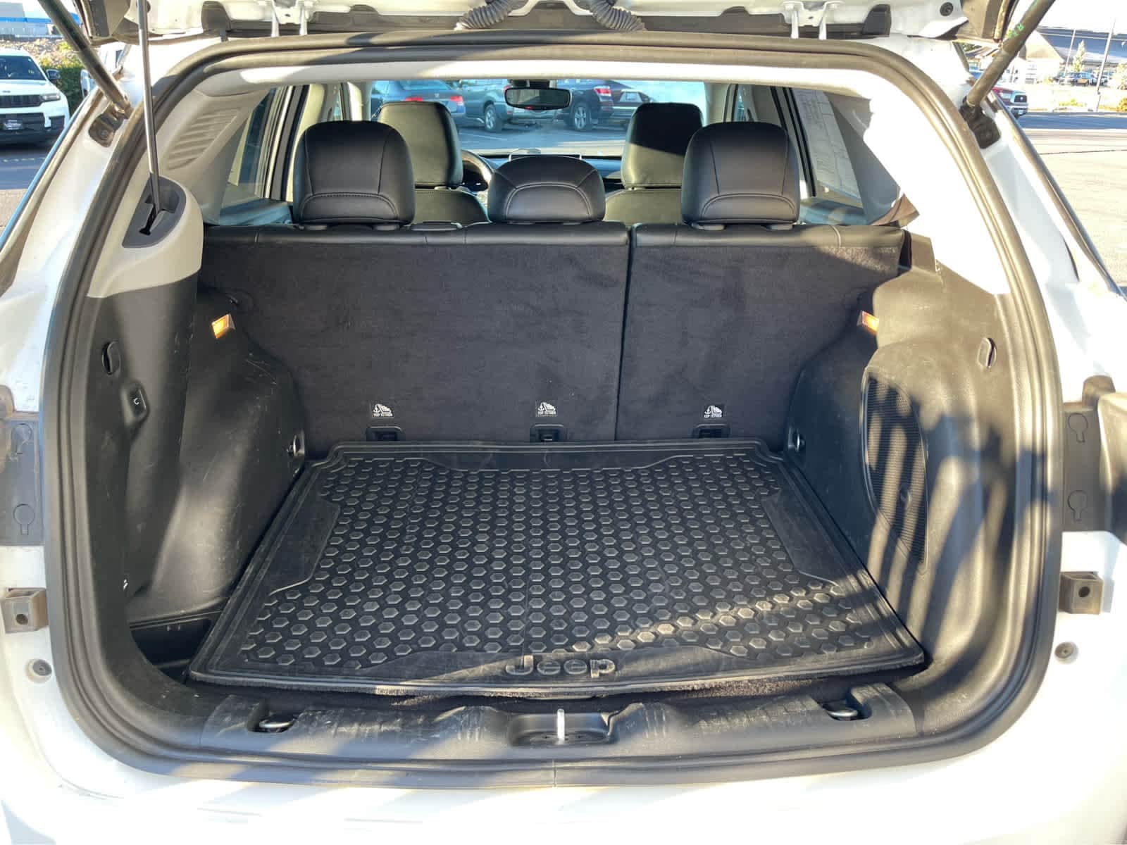 Thumbnail: 2022 Jeep Compass - 25