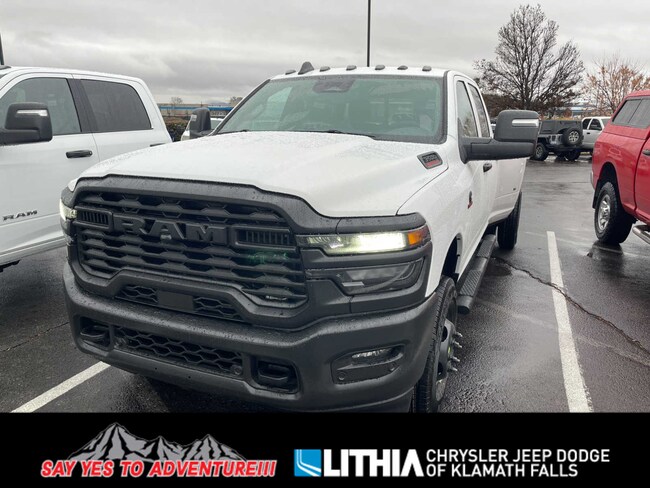 2026 Ram 3500 TRADESMAN CREW CAB 4X4 8' BOX Pickup