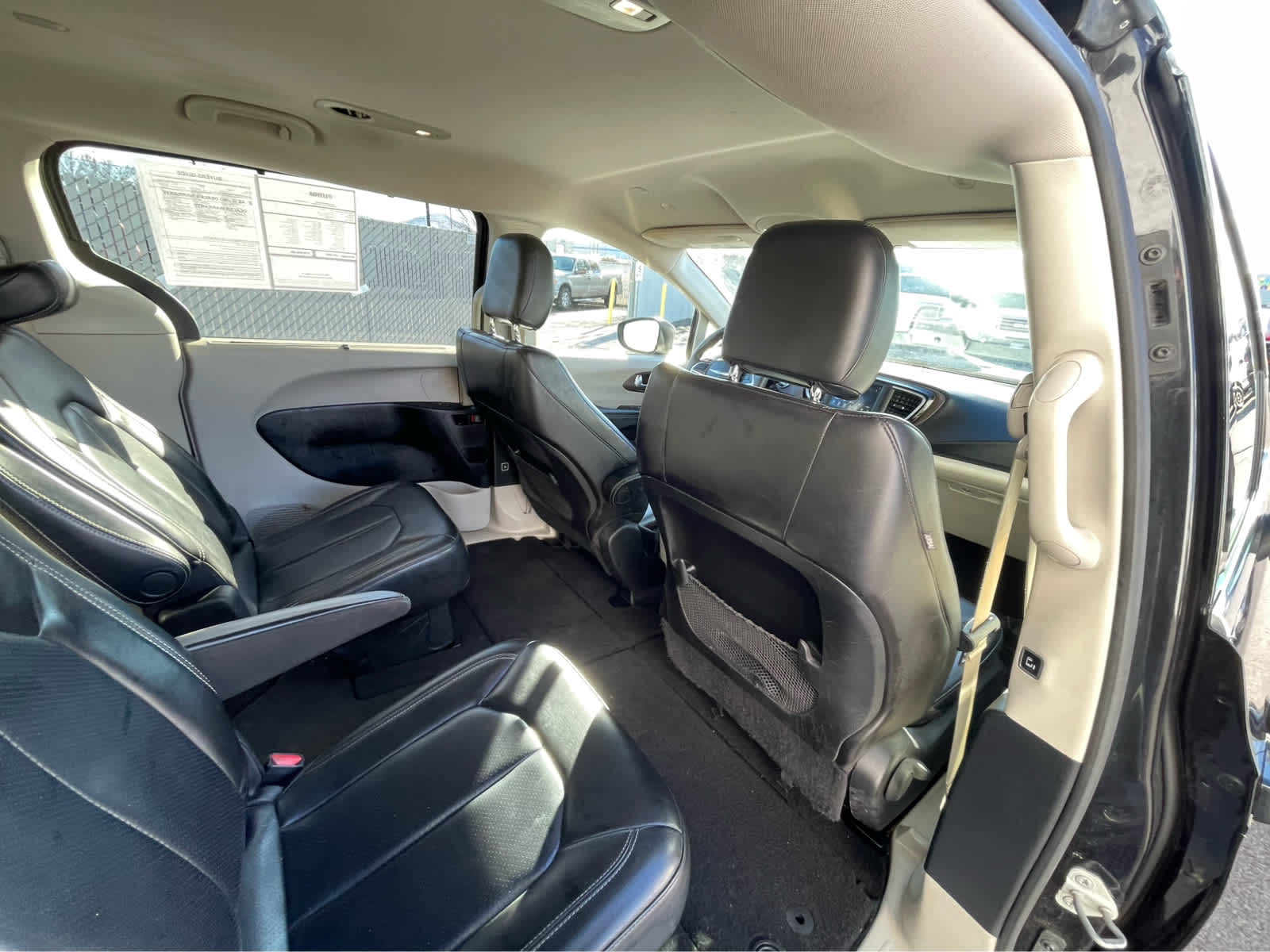 Thumbnail: 2020 Chrysler Voyager - 25