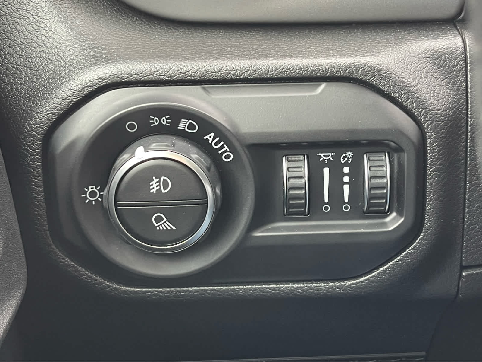 Thumbnail: 2021 Jeep Gladiator - 18