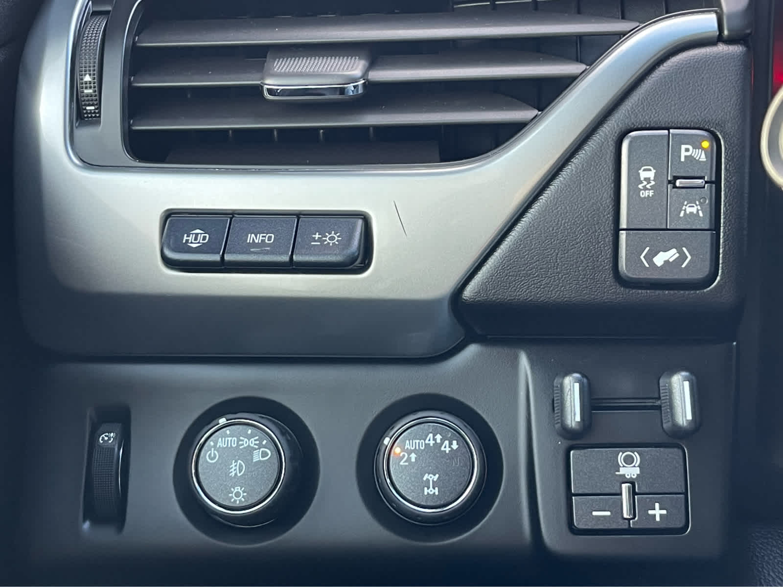 Thumbnail: 2018 Chevrolet Tahoe - 16