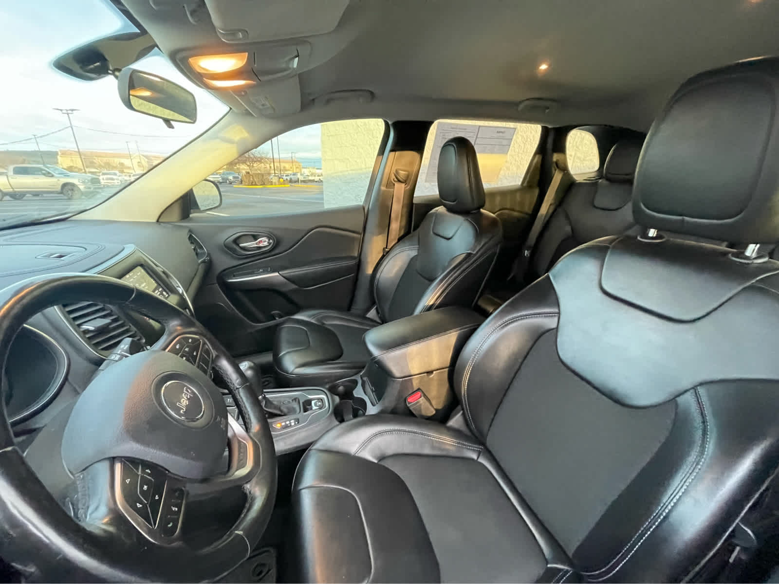 Thumbnail: 2019 Jeep Cherokee - 23