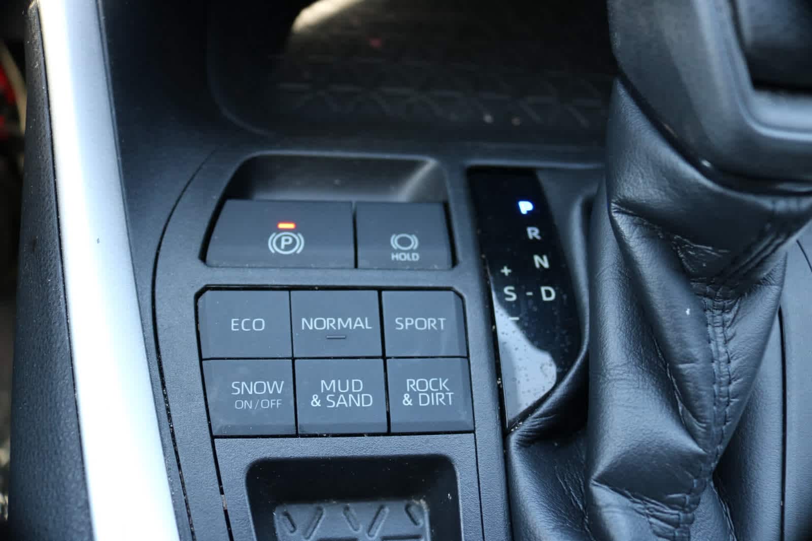 Thumbnail: 2021 Toyota RAV4 - 16