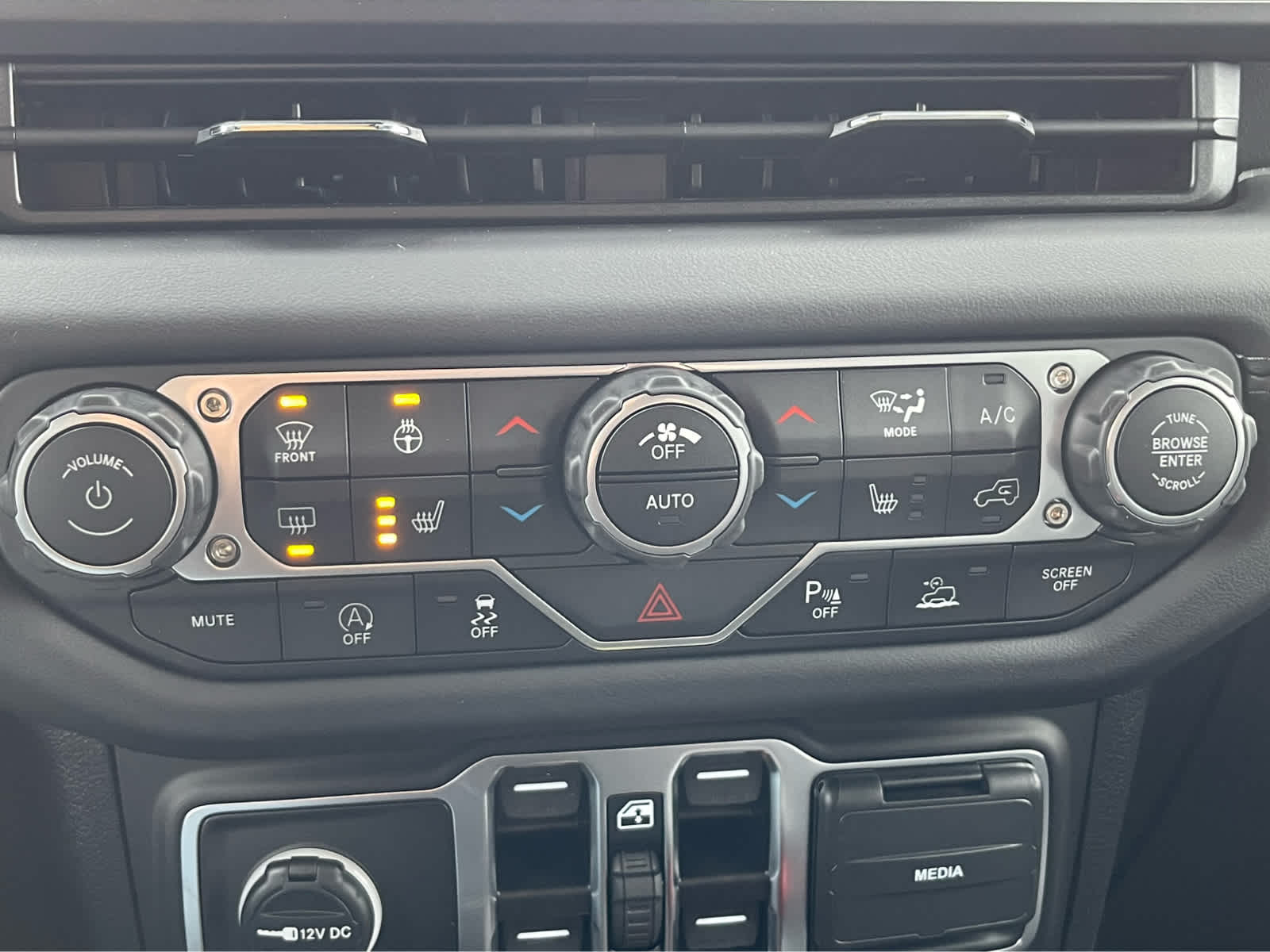 Thumbnail: 2025 Jeep Wrangler - 15