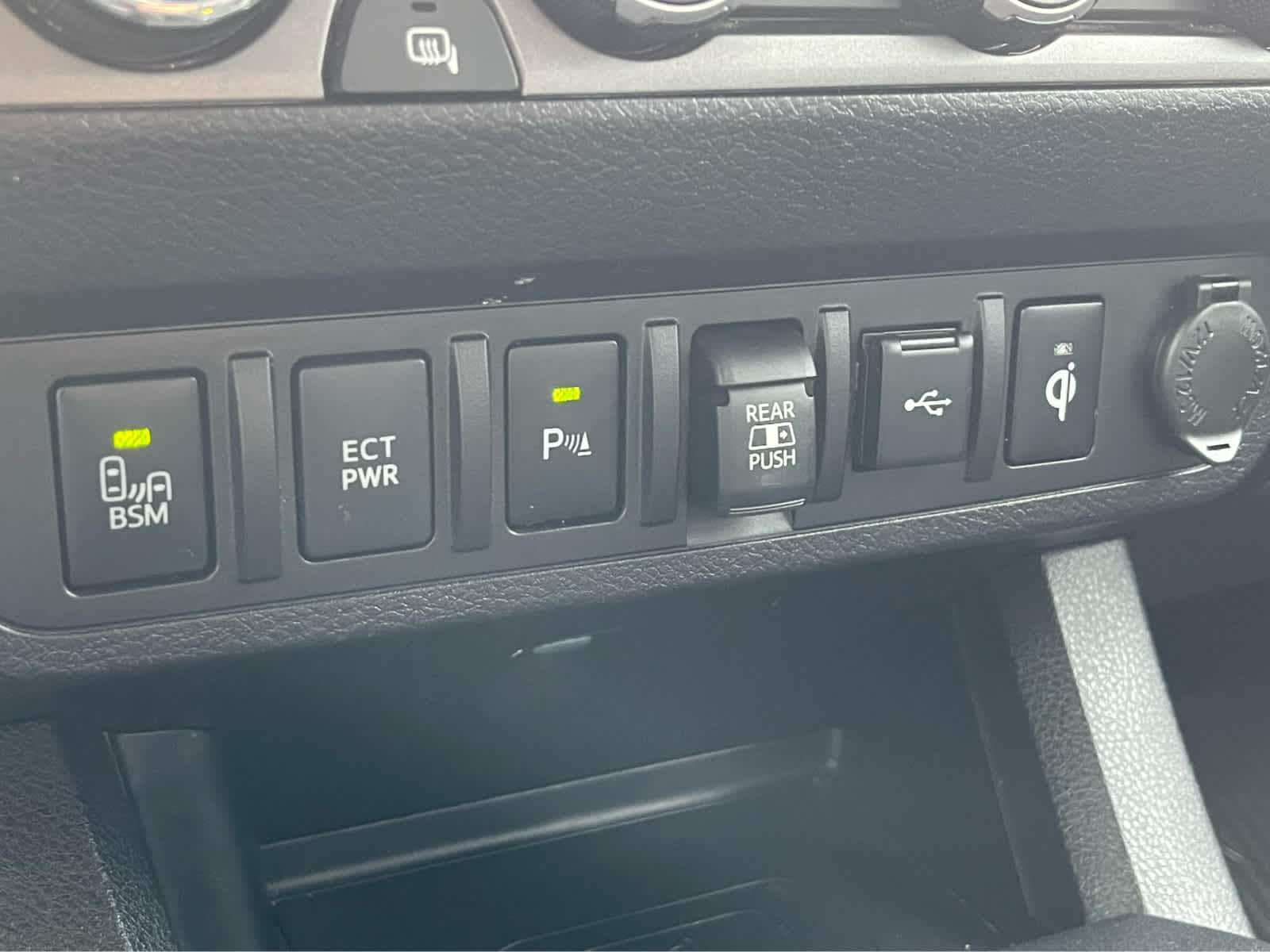 Thumbnail: 2022 Toyota Tacoma - 17