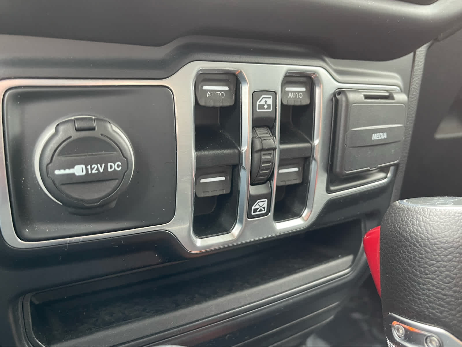 Thumbnail: 2019 Jeep Wrangler - 15