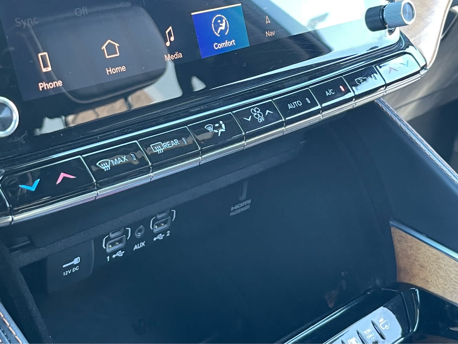 Thumbnail: 2022 Jeep Grand Wagoneer - 15