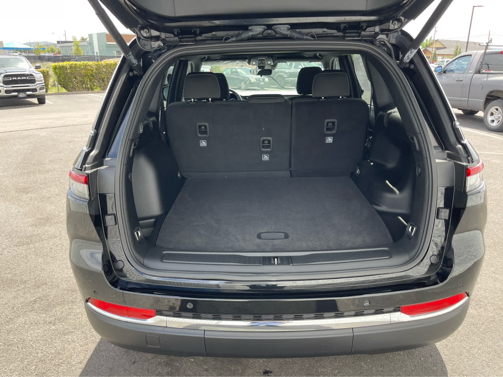 Thumbnail: 2025 Jeep Grand Cherokee - 25