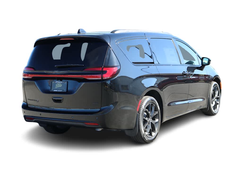 Thumbnail: 2026 Chrysler Pacifica - 6