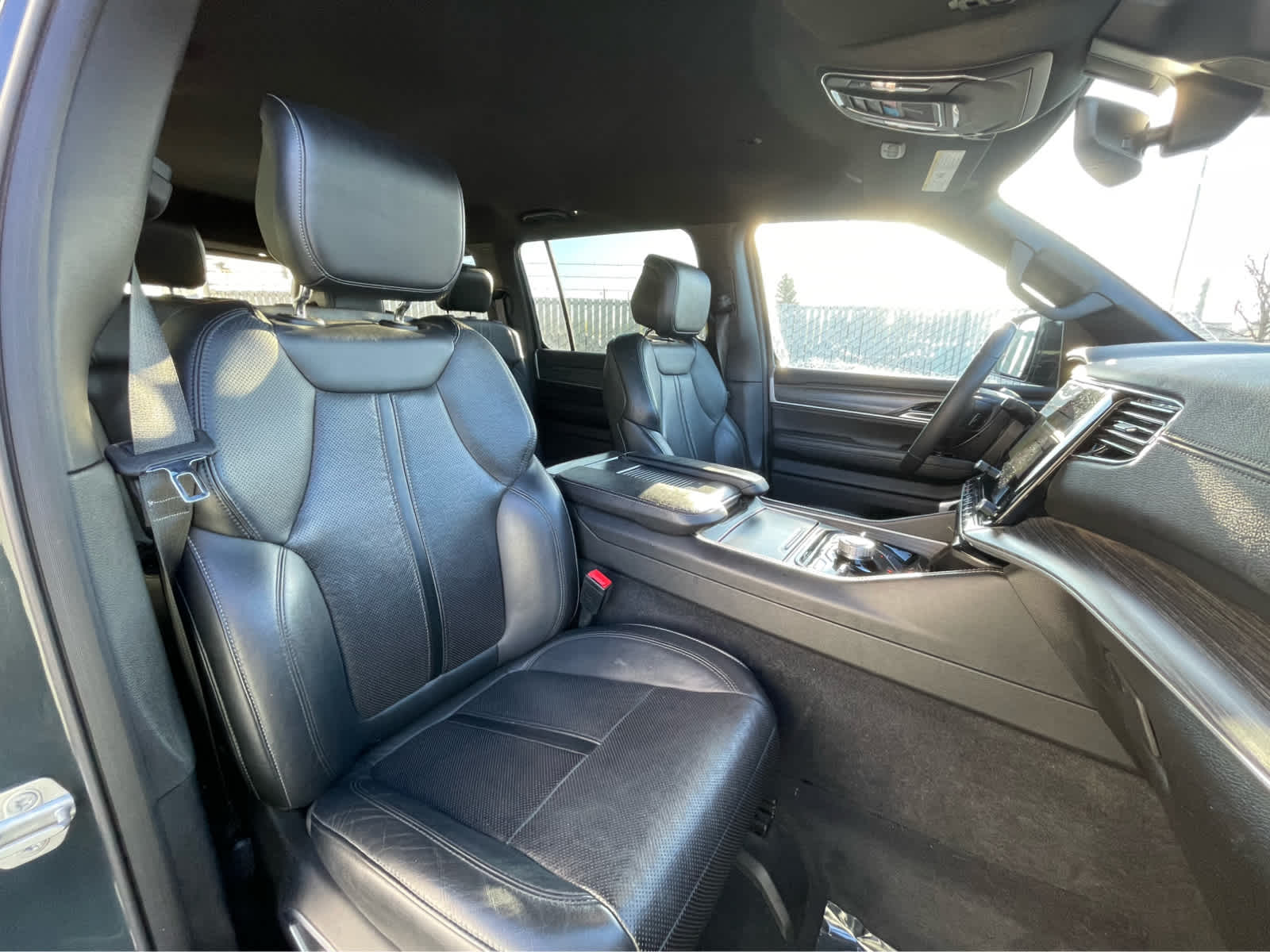 Thumbnail: 2023 Jeep Wagoneer - 29