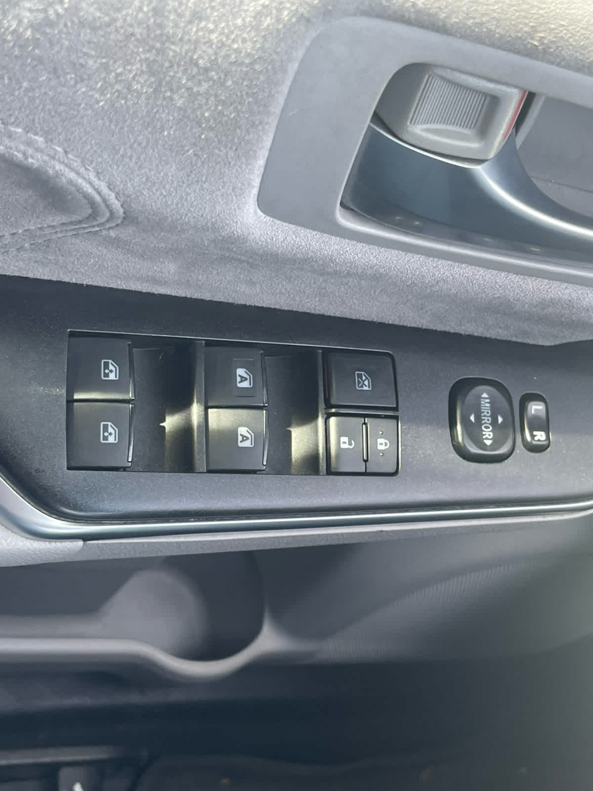 Thumbnail: 2017 Toyota Camry - 18