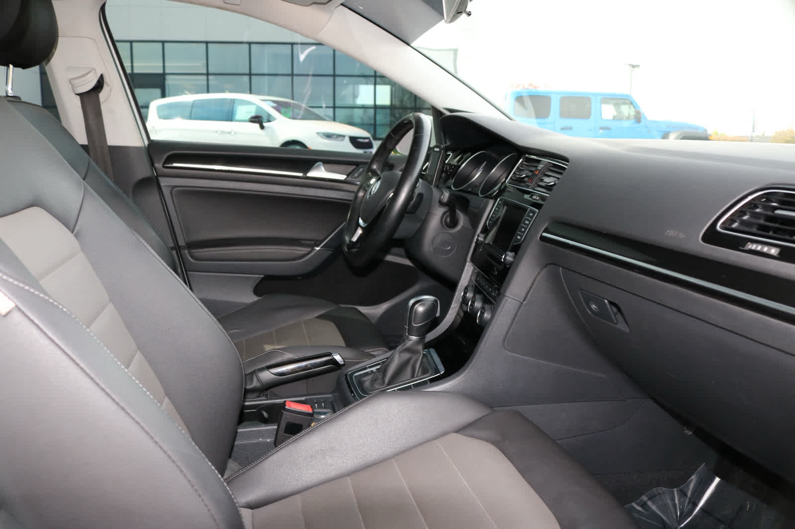 Thumbnail: 2015 Volkswagen Golf - 24